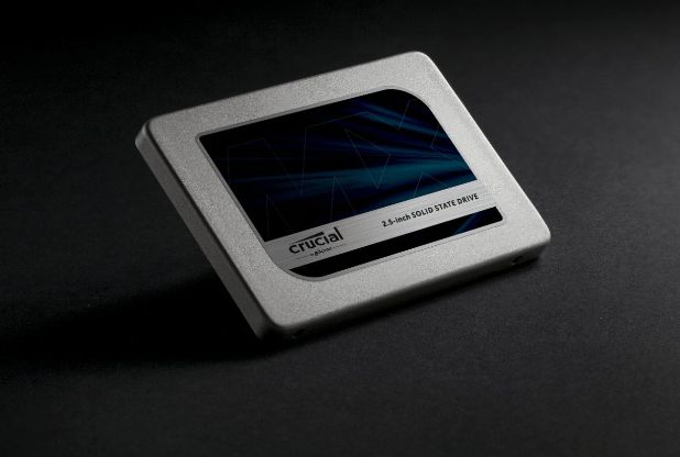 https://www.crucial.fr/content/dam/crucial/crucial-family/images/web/crucial-mx300-25inch-7mm-ssd-dynamic.png.transform/small-jpg/img.jpg